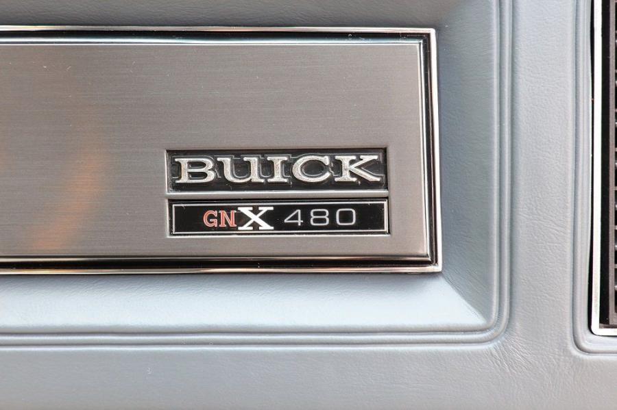 Детали интерьера Buick GNX 1987 года  (фото 27 из 64)